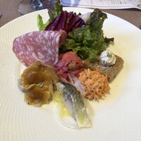 Russian Restaurant ROGOVSKI 銀座 - 前菜ですが、ここにキャビアが入ると3千円高くなる様です