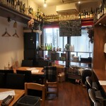 ワインビストロ ル マリアージュ - 店内の様子。