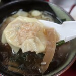 丸亀飯店 - セットスープのワンタンアップ。