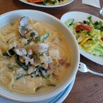 ジョリーパスタ - 料理写真:帆立とアサリのチャウダーパスタ　1309円、野菜トッピング　176円、バケット　009円