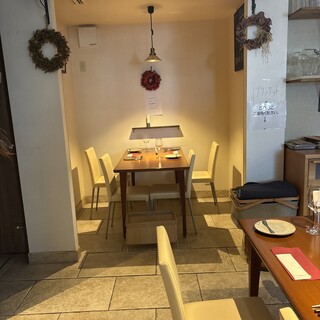 南フランスを感じる落ち着いた雰囲気の店内