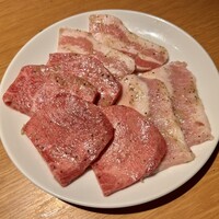 ビーフキッチン 恵比寿店 - タン、ランプ、豚バラ、豚トロ