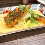 立ち呑み ソメアカ - 銀鮭のスパイス焼き（スパイシーッ！）