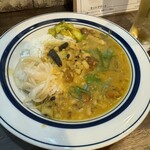 カレー食堂カタルカ - 本日の豆と野菜のカレー（辛口）