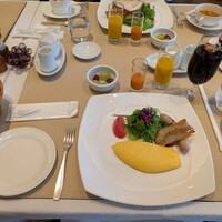ヴェル・ボワ - その後卵料理などが続々と。とっても絵になる朝食。パンはクロワッサンなど。どのお料理もとても美味しかったです。
