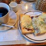 カフェ・アジール - ピザ風トーストとブレンド｡