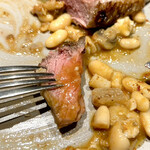 BUNA - ランダムに入る仔羊の煮込んだトロンな〜コラーゲンさと、白インゲンのまったりなしっとりさが混ざり合うソースが大変美味しい　byまみこまみこ