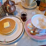 カフェ・アジール - ホットケーキ｡カップでサイズ感が分かるかな｡