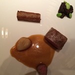 キュイジーヌ[s] ミッシェル・トロワグロ - 仔羊の鞍下肉と肩肉のコンフィ・モリーユ茸。上品なお味でした。
