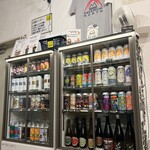 SAKAMICHI BREWING - 店内ではオリジナル缶ビールも販売中。
お気に入りの味に出会えたら…
お家でもご褒美ビールを楽しめそうですね♪( ^ ^ )/□