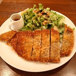 カフェ&バール 1363 - 牛もものカツレツ〜特製デミグラスソース〜（ライス・スープ付き）