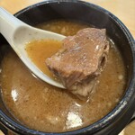 つけ麺がんつけ - 角煮をゆっくりほぐしながら頂きます