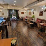 クンメー - 広々店内！