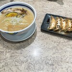 人類みな麺類と日本料理湯木 - 