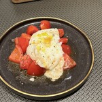 Mr.Porcino - フルーツトマトとブッラータのカプレーゼ