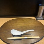 らぁ麺や 嶋 - カウンター全6席です。