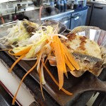 中義水産 - イワシの竜田揚げ、野菜盛合せ