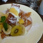 クレープリー・スタンド シャンデレール - 南国フルーツの夏のミルフィーユクレープ