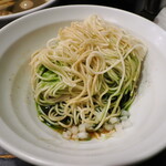 丿貫 - ニラバターの和え玉の麺と油ダレ