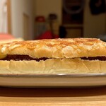 焼きたてパン工房 かえでの木 - ハンバーグパニーニ４００円　横から