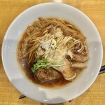 ら～めん坊鹿馬 - 醤油そば(1,100円、真上から)