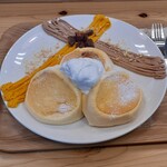 LIKO CAFE - 芋栗かぼちゃパンケーキ、反対側から撮影