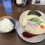 鶏白湯ラーメン 一ノ瀬 - 鶏白湯ふつう+サービスライス