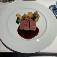 ブラッスリー ポール・ボキューズ 大丸東京 - びえい牛のロティ