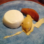 いとう - アールグレイのブランマンジェ、洋梨のコンポート、サトウキビのカラメル（5000円のコース）