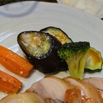 キッチン ブルー グローブ - 備え付け野菜のアップ