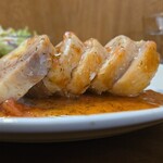 キッチン ブルー グローブ - 横から、厚いめなカットされたバロンティーヌ