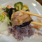 キッチン ブルー グローブ - 茄子を添えて