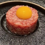 北海道焼肉 北うし - びえい和牛サーロインのとろけるユッケ