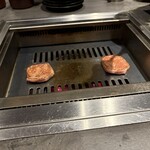 北海道焼肉 北うし - ハラミ、焼きま〜す♪