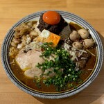 吉田カレー  - ミックス甘口多め 小・豚 中・うずらのアチャール・玉ねぎアチャール・チキンアチャーリー・グリエールチーズ・目玉焼き