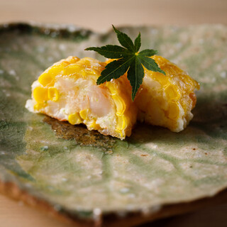 幕開けには泡系のドリンクに合わせ、揚げ物を出すのが久丹流