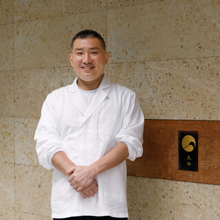 中島功太郎氏（ナカシマコウタロウ）―独自の世界観を皿に表現