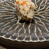 鮨 権左衛門 - 食感も面白い。美味しい。