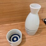すし割烹 すし処 一会 - 「神亀」をぬる燗で