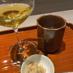 おい河 - 冷たいお茶と蕨餅と温かいお茶
