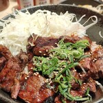 池袋肉劇場 - ハラミ丼（ご飯：大盛、タレ：にんにく普通）