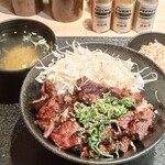 池袋肉劇場 - ハラミ丼（スープ、ナムル付き）