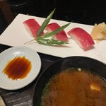 和食 有土 - マグロ握りとお味噌汁で〆