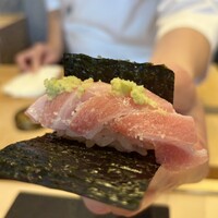 鮨 はやたか - 大トロ　（千葉県銚子170kg超マグロ・わさびと塩で）