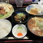 おいしい台所12カ月 - チキン南蛮タルタルソース定食935円