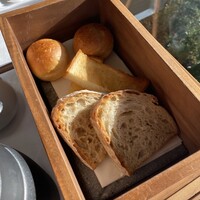 KOBE KITANO TERRASSE - こちらは丸パンにトースト、ブリオッシュ