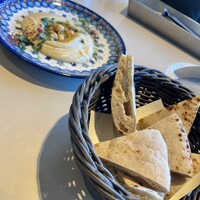 Trattoria Tabule - お豆のペーストとピタパン