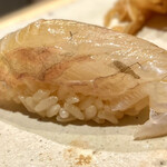 すしやのたい悟 - ・ヒラメ　　　冬の季語。語るまもひねるまも隙を与えない旬の白身。