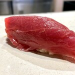 すしやのたい悟 - ・赤身／大間　　　　端正な尾根、冬凪ぐ。