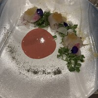 ヴィヴァッカス - ヒラメのカルパッチョ　ビーツとりんごのソース